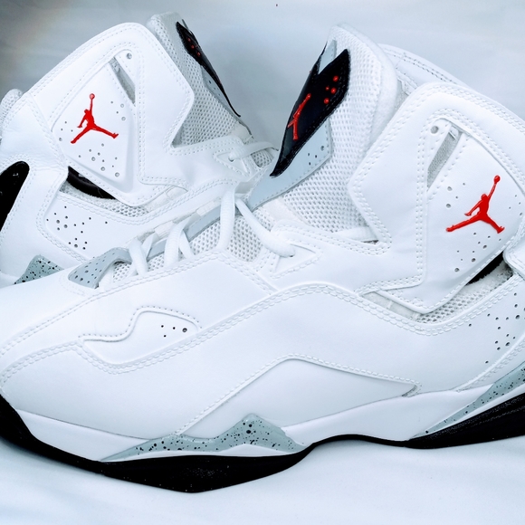 Men\'s size 10.5 Retro Jordan Sneakers Like New main image 11